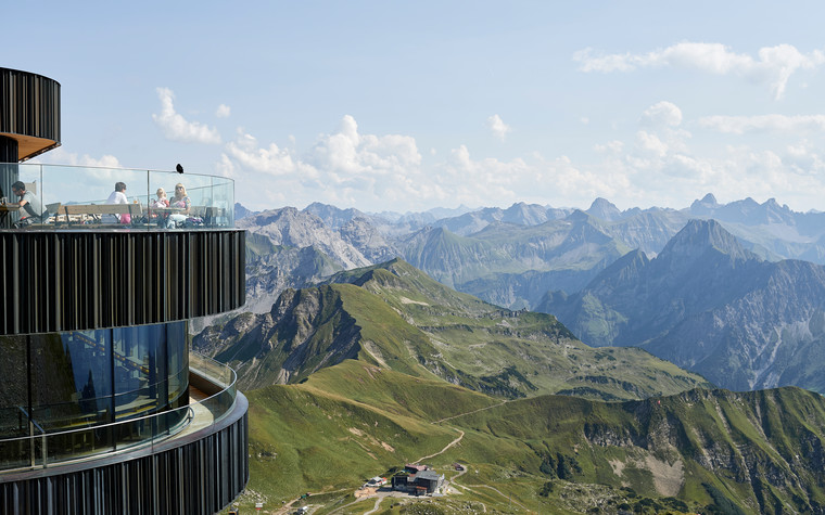 Gipfelstation mit Restaurant am Nebelhorn | © Oberstdorf Kleinwalsertal Bergbahnen | Fotograf: Christian Seitz