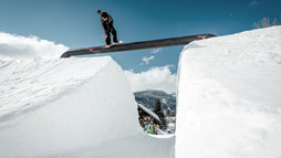 Crystal Ground Snowpark Railslide | © Crystal Ground Snowpark | Photographer: Stefan Eigner