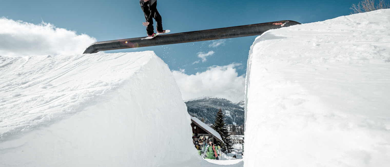 Crystal Ground Snowpark Railslide | © Crystal Ground Snowpark | Photographer: Stefan Eigner