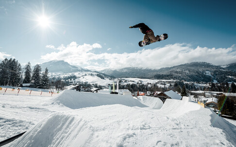 Crystal Ground Snowpark jump | © Crystal Ground Snowpark | Photographer: Stefan Eigner