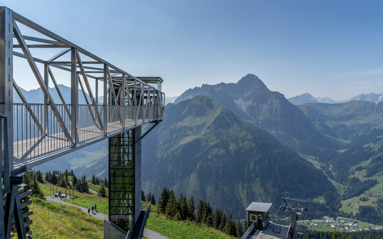 Panoramic elevator at the Walmendingerhorn | © Kleinwalsertal Tourismus eGen | Photographer: Steffen Berschin