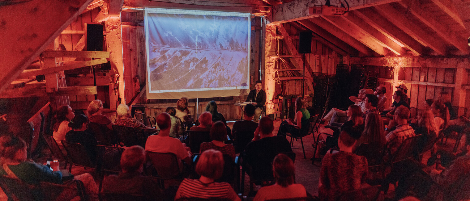 Dominik Buda at the Festival of Literature 2023 | © Kleinwalsertal Tourismus | Photographer: Philipp Herzhoff