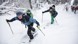 Steiler Aufstieg beim VAUDE Skitourencamp | © Bergwelt Oberstaufen | Fotograf: Moritz Sonntag