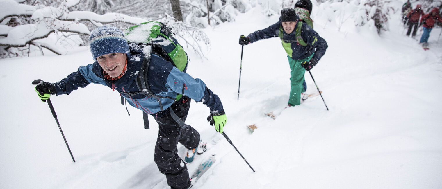 Steiler Aufstieg beim VAUDE Skitourencamp | © Bergwelt Oberstaufen | Fotograf: Moritz Sonntag