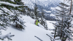 Power downhill at the VAUDE ski touring camp | © Mountain World Oberstaufen | Photographer: Moritz Sonntag