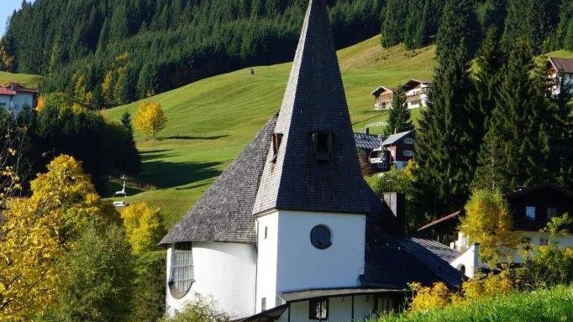 Evangelische Kreuzkirche Hirschegg Sommer | © Ev. Kirche Kleinwalsertal