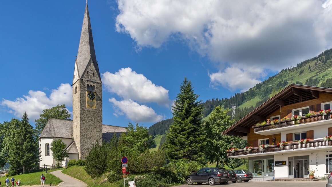 Pfarrkirche Mittelberg | © Kleinwalsertal Tourismus | Steffen Berschin