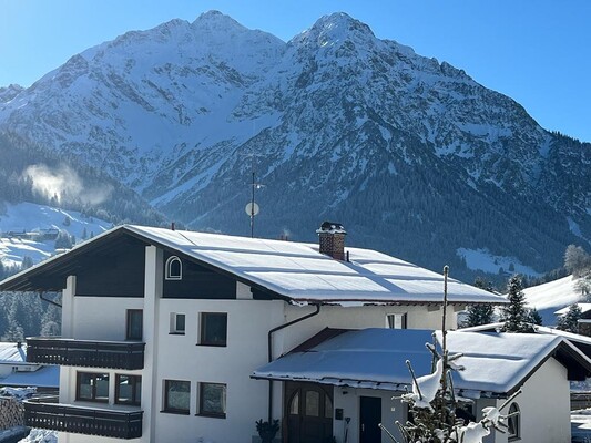 Haus im Winter - alpenHIRSCH Ferienwohnungen