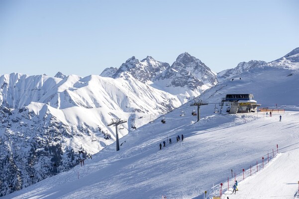 Skigebiet Kanzelwand (c) Dominik Berchtold - Klein | © Kleinwalsertal Tourismus eGen