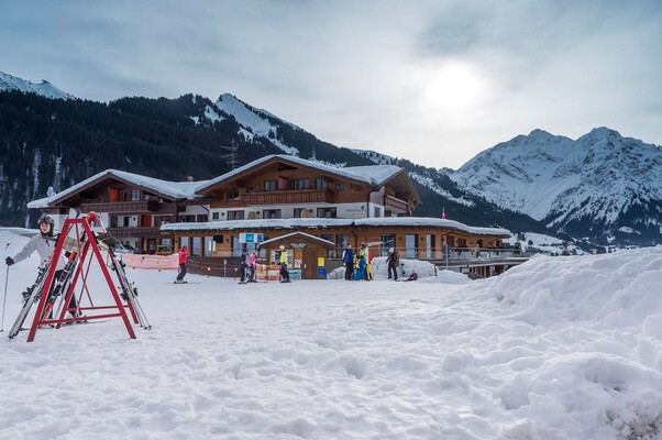 Hotel direct at the ski slope Parsenn
