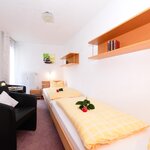 Photo of 4-bed room, shower or bath, toilet, 1 bed room