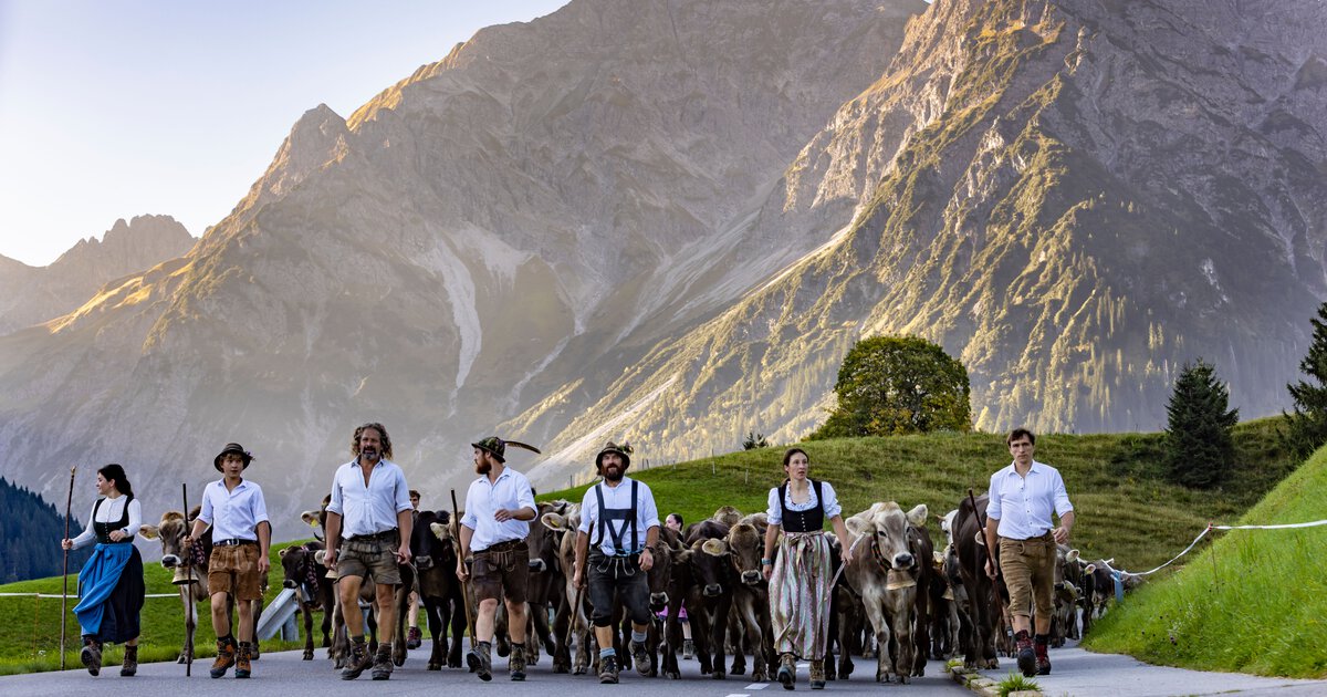 Cattle Drive & Alpine Descent | Kleinwalsertal